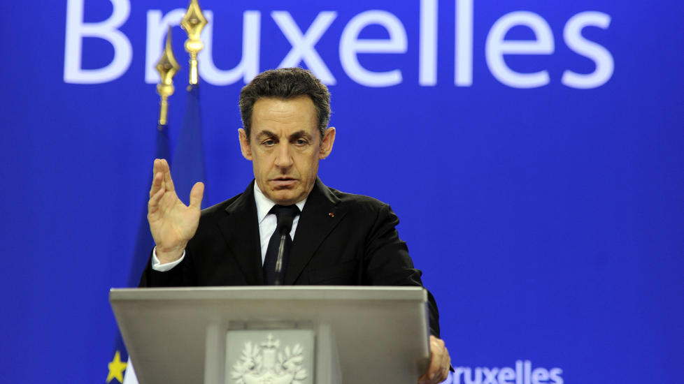  STOPP I:  Frankrikes president Nicolas Sarkozy holdt pressekonferanse i Brussel i natt etter at 17 medlems hadde undertegnet en avtale om budsjettkutt. Men Frankrike og Tysklands stoppet krave fra Storbritannia om endringer i selve Lisboa-traktaten. FOTO: ERIC FEFERBERG, AFP/SCANPIX.
