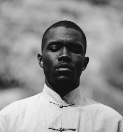 HAN LAGET ÅRETS ALBUM: Dagbladets anmeldere hadde fire forskjellige Frank Ocean-låter oppe til diskusjon i denne kåringen. Valget falt på den usannsynlig hektende og inderlige «Swim Good». Foto: Def Jam HAN LAGET ÅRETS ALBUM: Dagbladets anmeldere hadde fire forskjellige Frank Ocean-låter oppe til diskusjon i denne kåringen. Valget falt på den usannsynlig hektende og inderlige «Swim Good». Foto: Def Jam