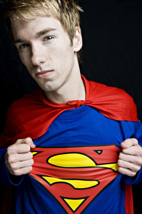 F�R DAMETILBUD P� TWITTER OG SMS: Kim Michael Hafskj�r f�ler selv at han har plukket opp en del tips fra ekspertene som fors�ker � hjelpe ham i serien. Foto: Benjamin A. Ward