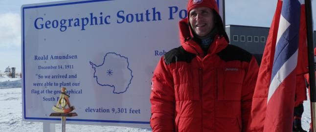 Stoltenberg på ski på Sørpolen