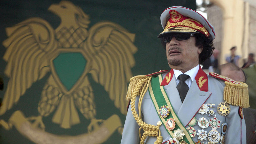 KYNISK: Tidligere diktator i Libya Muammar Kadhafi. �N�r man forhandler med diktaturregimer om tilbakesending av flyktninger og p�st�r at det er helt trygt for dem � vende tilbake, s� er man enten naiv, kynisk eller likegyldig til deres videre skjebne�, skriver artikkelforfatteren. Foto: James Akena/Reuters/Scanpix