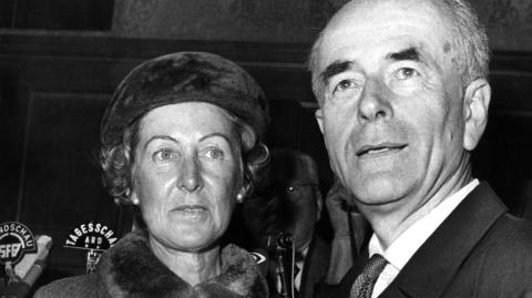 FAMILIEN: Albert Speer lurte kona til det siste. Elskerinna ringte hjem til Margarete Speer og fortalte henne at hun akkurat var blitt enke. Foto: DPA/Corbis/Scanpix