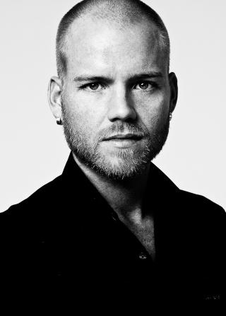 M�T REGISS�REN: Fred Heggland i Feil Film st�r bak �Jomfru i n�d�-konseptet. For seerne er han nok best kjent som mannen med alle de rare tilnavnene i rulleteksten. Foto: FEIL FILM