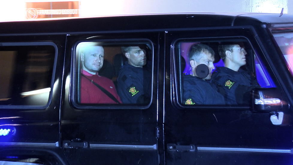 NEKTER � LA SEG AVH�RE VIDERE: Hvis ikke politiet signerer en kontrakt om at Breiviks PC forblir p� cella hans videre i varetekt og over i soning, benytter han seg retten til � ikke la seg avh�re videre.  Foto: �istein Norum Monsen / DAGBLADET
