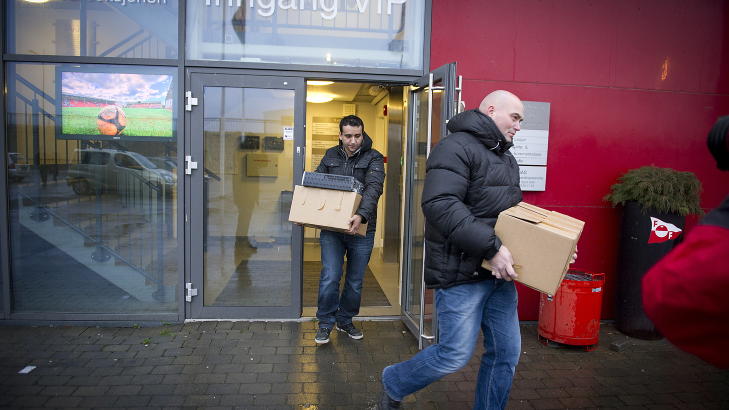 RAZZIA: Her henter Skatt �st ut dokumenter og data fra FFKs lokaler. Foto: John T. Pedersen / Dagbladet