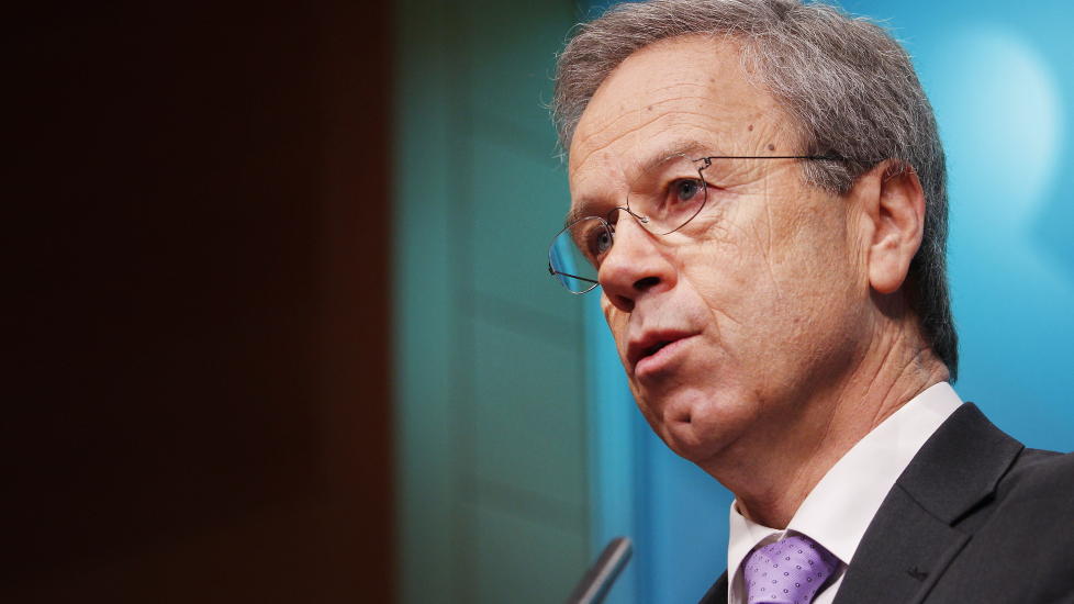 ENDA LAVERE RENTE: Sjefen i Norges Bank satte i dag ned renta med ytterligere 05, prosentpoeng og f�lger dermed eurobanken i Frankfurt som fra i dag har en styringsrente p� 1 prosent. Foto: Scanpix