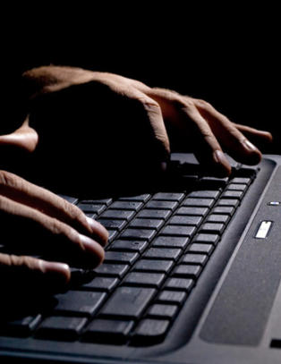 Fem pågrepet for å ha hacket Breiviks epost