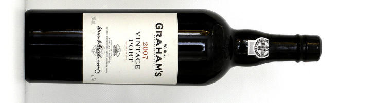 VINTAGE PORT: Noe av det beste som tappes p� flaske. Graham's Vintage Port 2007 f�r 91 poeng og en femmer i testen. Foto: OLE C.H. THOMASSEN