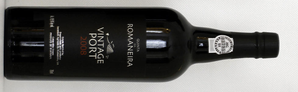 VINTAGE PORT: Quinta da Romaneira Vintage 2008 f�r 93 poeng i testen. �Massiv strukturert s�dme, eik, krydder og perfekt integrert alkohol,� sier vineksperten. Foto: OLE C.H. THOMASSEN