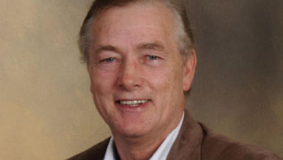 LANGT: Egil Foss Iversen burde kuttet noen hundre sider i debutromanen sin, mener anmelderen. Foto: VENDETTA