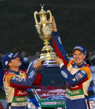 SPEKTAKUL�R: Jari-Matti Latvala (t.h.) er Fords f�rstef�rer og kjent for � ta store sjanser. Finnen er en mann etter Petter Solbergs hjerte.Foto: SCANPIX / AFP PHOTO / ADRIAN DENNIS