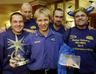KARRIEREH�YDEPUNKTET: Petter Solberg ble verdensmester i 2003. Forutsetningene for at s� skal skje igjen er atskillig bedre med en fabrikkskontrakt fra Ford i baklomma.Foto: Erlend Aas / SCANPIX