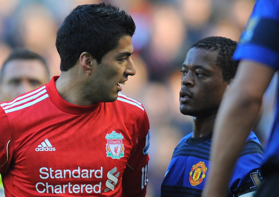 STRAFFES KNALLHARDT: Luis Suarez f�r �tte kamper og en kraftig bot. Foto: Scanpix