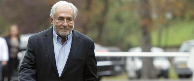 Strauss-Kahn vender tilbake til det offentlige liv på den andre siden av jorda