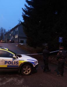 Skutt p� �pen gate i svensk sm�by i dag