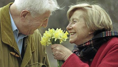 BILDE: Varig kj�rlighet? Ikke la deg styre av f�lelser alene. Viljen til � velge bort tvilen, er viktig i virkelighetens kj�rlighetsliv.  ILLUSTRASJONSFOTO: colourbox