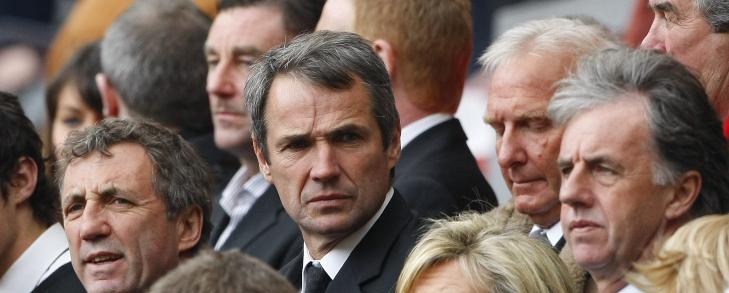 REAGERER: Tidligere Liverpool-spiller Alan Hansen mener Suarez har sviktet klubben. Foto:  REUTERS/Phil Noble