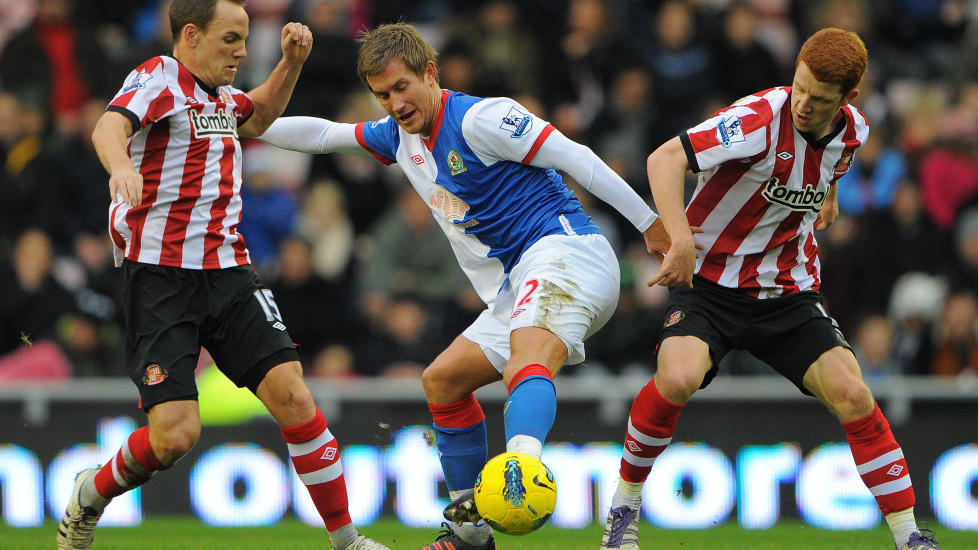 F�R KRITIKK: Morten Gamst Pedersens spede taklingsfors�k f�r m�let som senket Blackburn i g�r beskrives som flaut. Her er 30-�ringen i aksjon i en tidligere kamp, mot Sunderland Foto: AFP/Scanpix