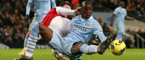 Hevder Balotelli var utkledd som nisse og delte ut penger p� gata