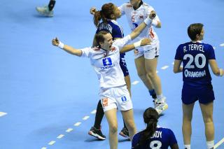 SUVEREN SEIER: Norge vant VM-finalen mot Frankrike med �tte m�l. Her jubler Kristine Lunde-Borgersen for ett av sine seks m�l. Foto: Bj�rn Langsem