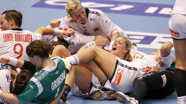 BRAGD: Thorir Hergeirsson ville kalt det en bragd om Norge hadde tatt seg til semifinale i VM. N� st�r h�ndballjentene igjen som verdensmestere. 
Foto: Gorm Kallestad / Scanpix