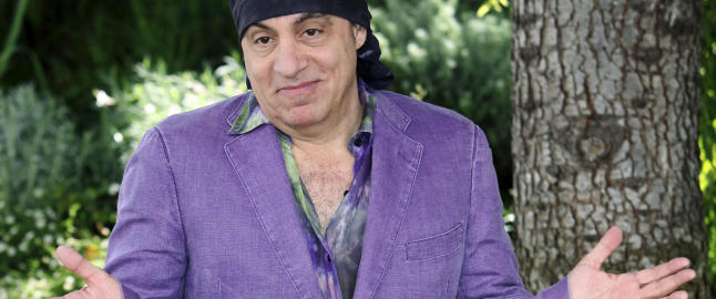 Tar Little Steven av  sendeskjemaet