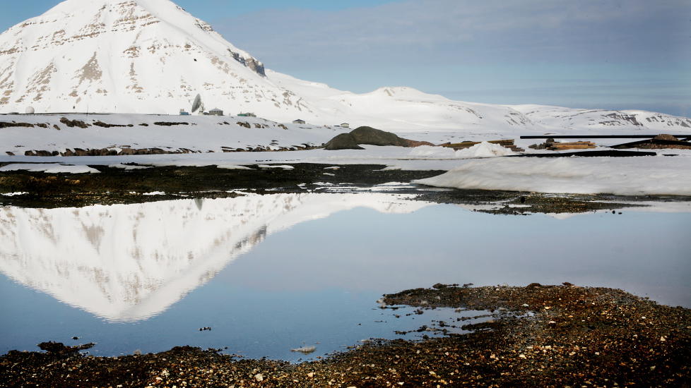 NY KULLGRUVE: Aps stortingsgruppe bestemte mandag at de �nsket � �pne en ny kullgruve tilknyttet Svea Nord, som er ventet � g� tom for kull i 2013. Bildet er tatt p� Svalbard, men ikke av Lunckefjell. Foto: Linda N�sfeldt / Dagbladet