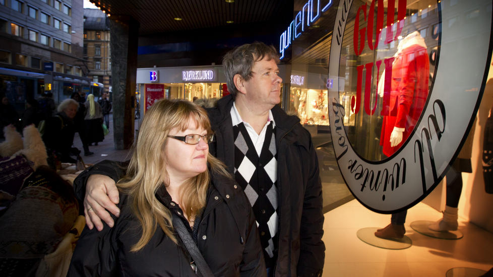 DEN TUNGE TIDA: Jon-Inge og Linda Sogn  fra Oslo mistet datteren Isabel (17 �r) p� Ut�ya 22. juli. N� st�r en tung og sorgpreget julefeiring for tur. 
Foto: Heiko Junge / Scanpix