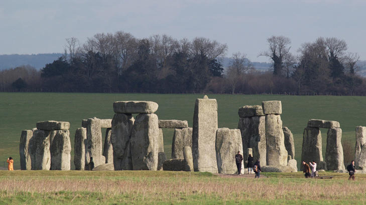 POPUL�RE:  Stongehenge er p� UNESCOs verdensarvliste, og turister str�mmer til det verdensber�mte stedet hvert �r. Foto: Max Nash / AP Photo