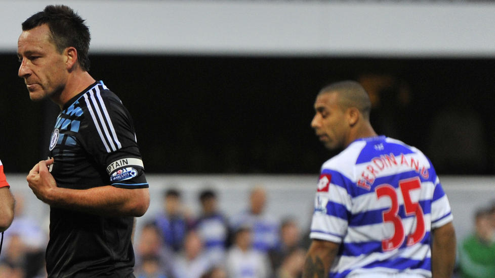 MOT STRAFFESAK: Chelseas John Terry (t.v) er anklaget for rasistiske bemerkninger mot Anton Ferdinand (t.h). Foto: REUTERS/Toby Melville