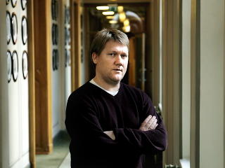 REVOLVERJOURNALIST: VGs Eirik Mosveen er ikke redd for � stille de vanskelige sp�rsm�lene. Foto: Jacques Hvistendahl/Dagbladet