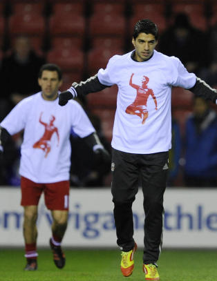 Liverpool-spillerne varmet opp med Suarez-skjorter