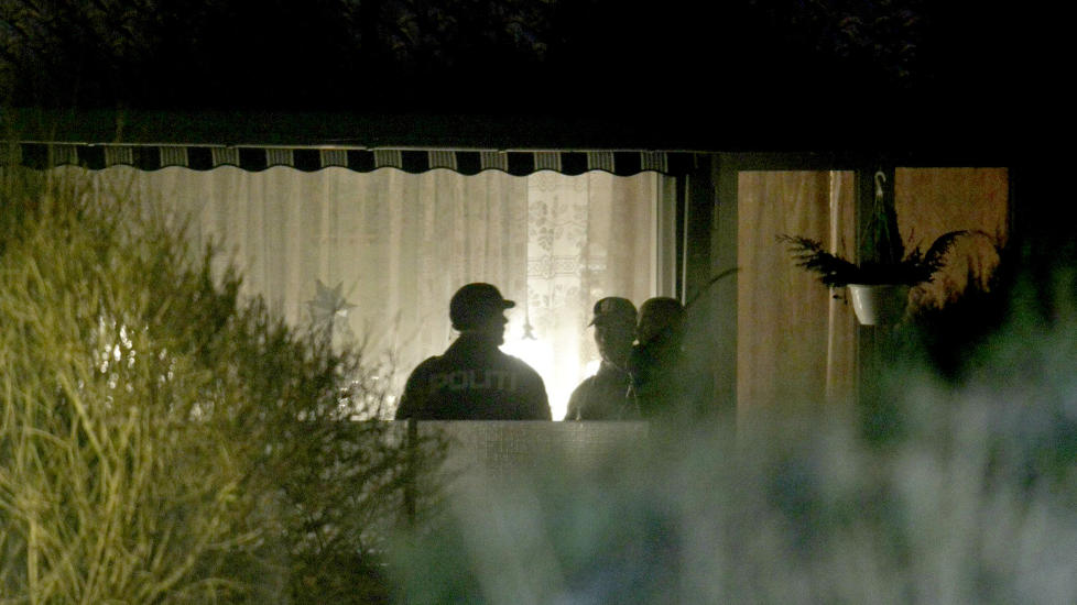 - DREPT I SIN EGEN STUE: Etter det Dagbladet erfarer mener politiet at den 61 �r gamle kvinnen ble drept med en kniv. 
Foto: Peder Gjers�e / Scanpix