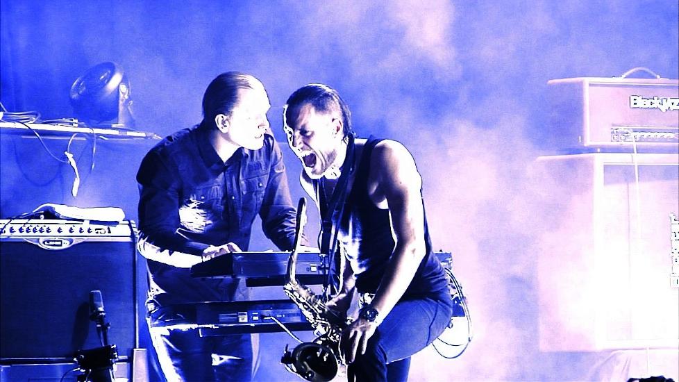 ORKESTERLEDER: J�rgen Munkeby har st�lkontroll p� sin godt over gjennomsnittet kompetente tropp. Selv trakterer han saksofon, gitar og vokal.