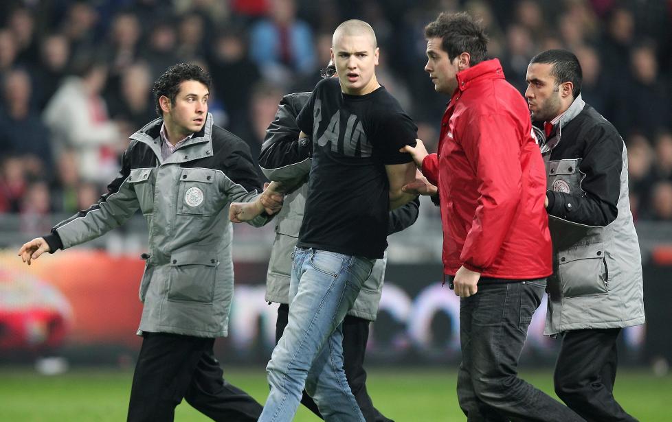 I POLITIETS VARETEKT: 19-�ringen som angrep AZ Alkmaar-keeper Esteban Alvarado er n� i politiets varetekt. Han har opplyst at �rsaken til angrepet var at han hatet costaricaneren.Foto: SCANPIX/EPA/OLAF KRAAK