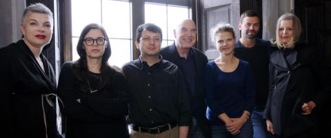 Duo fra Moskva blir kunstnerisk ledelse n�r Bergen f�r ny kunsttriennale. 
