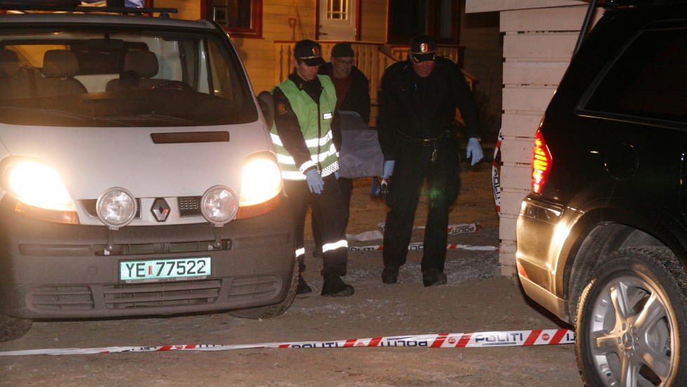 S�NN SIKTET FOR DRAP P� MOR: Siktede i 30-�ra har trolig p�f�rt seg selv kuttskader og er sendt til sykehus for behandling. Foto: �ystein Dahl Johansen