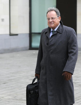 Britisk advokat hevdet han mottok penger fra Berlusconi i korrupsjonssak