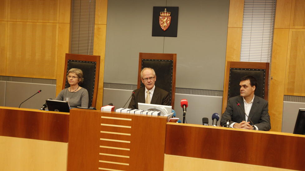 DOMMERE OG SORENSKRIVER: Wenche Elizabeth Arntzen (t.v.), Geir Engebretsen og Arne Lyng (t.h.). Foto: Christian Roth Christensen/Dagbladet
