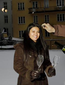 Skal du sablere champagne, b�r du gj�re det ute