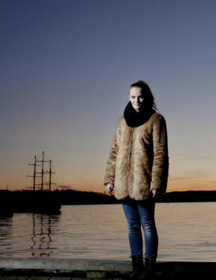 Jenny Langlo (18) har fått kontrakt med verdens største plateselskap
