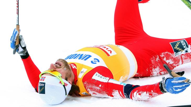 LEGG OPP P� SEKUNDET: Tarjei B� forventer at Petter Northug legger opp p� sekundet hvis han skulle sl� skikongen p� en 100 meter. Foto: EPA / Antonio Bat / Scanpix
