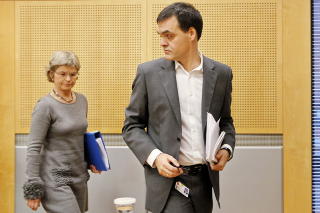 NYOPPNEVNT: Arne Lyng og Wenche Elizabeth Arntzen ble i dag presentert som dommere i straffesaken mot Anders Behring Breivik.
Foto: Håkon Mosvold Larsen / Scanpix. NYOPPNEVNT: Arne Lyng og Wenche Elizabeth Arntzen ble i dag presentert som dommere i straffesaken mot Anders Behring Breivik.
Foto: Håkon Mosvold Larsen / Scanpix.