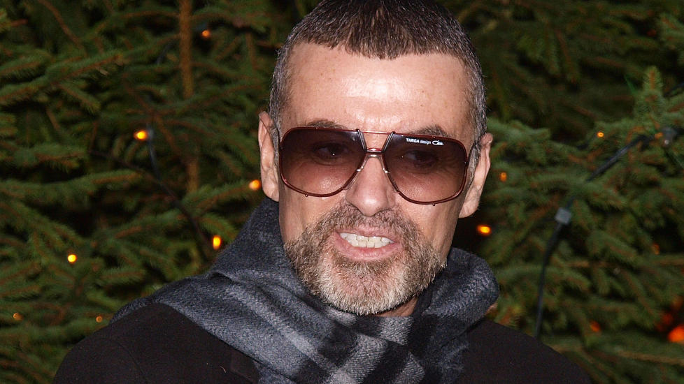 SKREVET UT: George Michael kom i dag hjem, etter � ha v�rt innlagt med alvorlig lungebetennelse. Foto: MAX NASH/AFP