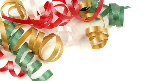 KASTES I RESTAVFALLET: Julegaveb�nd skal kastes i den vanlige s�ppelkassen. Foto: Scanstockphoto