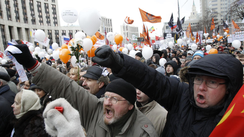 KREVER OMVALG:  120 000 mennesker m�tte i dag opp i Moskvas gater for � vise sin avsky mot parlamentsvalget 4. desember. N� krever de rettferdighet. Foto: Sergei Karpukhin / Reuters