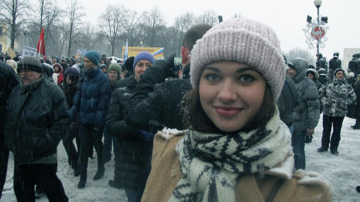 VIL HA BORT PUTIN: Tatiana Eduardovna Kharakka var �n av mange som hadde m�tt opp til demonstrasjon i dag i St. Petersburg. Foto: Morten Strand / Dagbladet