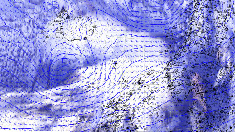 V�RSITUASJONEN KLOKKA TI: Kartet viser lufttrykk, observasjoner (de svarte merkene) og vind (de bl� linjene og pilene). Kart: Meteorologisk institutt