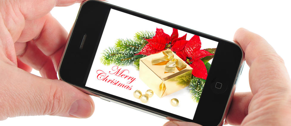 JULEHILSEN P� MOBILEN: I g�r og i natt sendte juleglade nordmenn 15,8 milioner tekstmeldinger og 676 000 bildemeldinger. Stadig oftere foreg�r likevel gratulasjonene p� sosiale medier som Facebook. Illustrasjonsfoto: COLOURBOX.COM