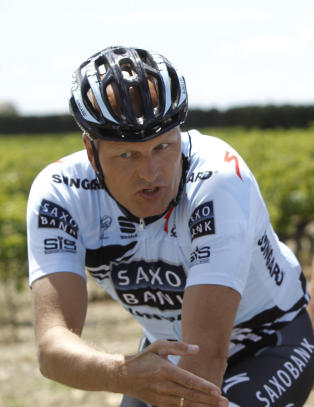 Saxo Bank kan rykke ned fra sykkelsportens eliteserie